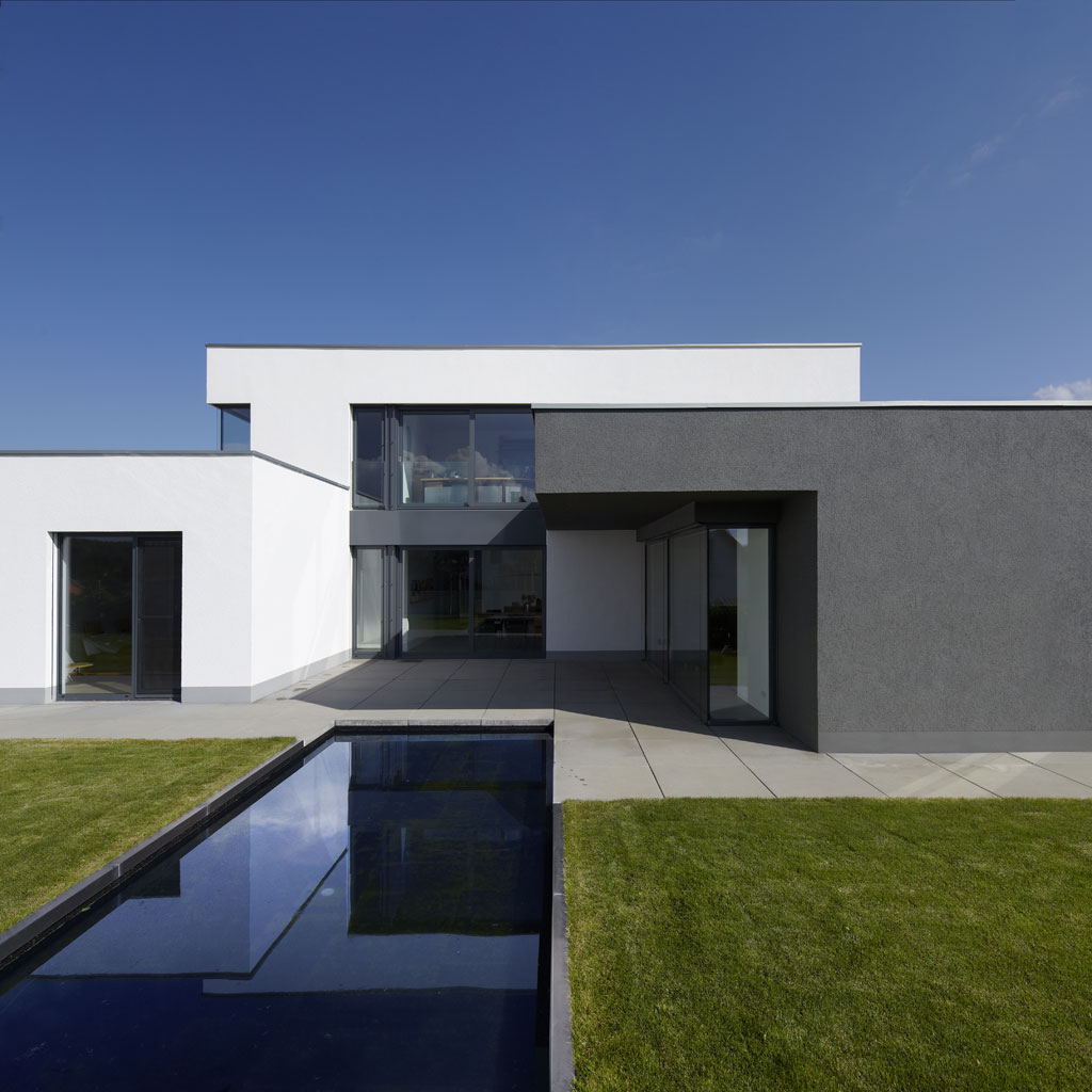 Fachwerk4 | Architekten BDA, Haus W, Montabaur, Gartenseite mit Wasserfläche